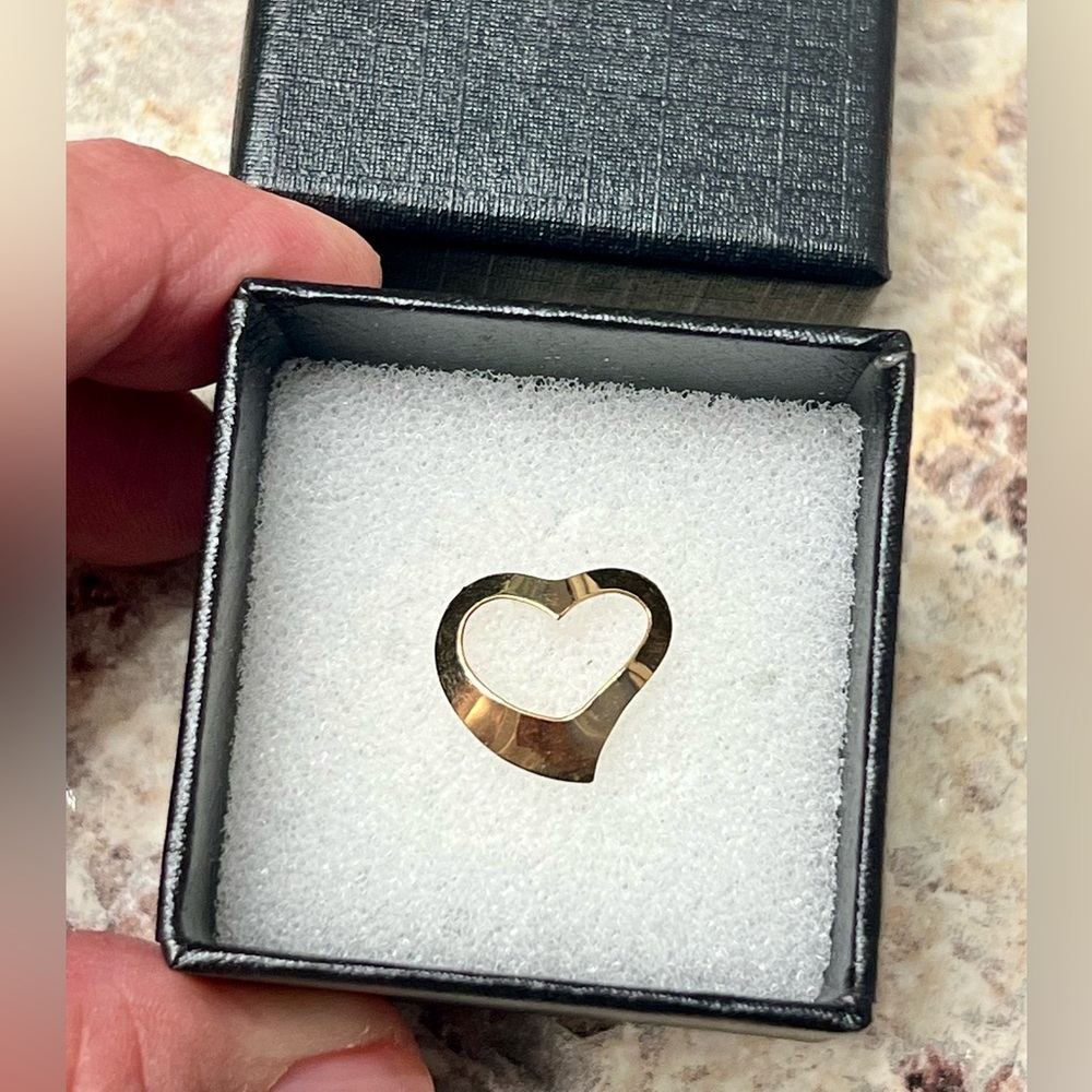 14k  real Gold  open Heart Pendant
